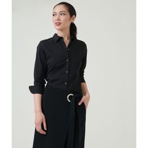 NWOT - UNTUCKit Bella Button Down Blouse